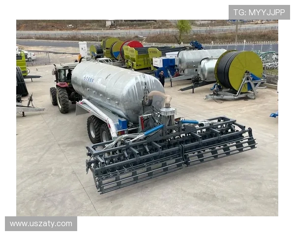 挖掘机养殖场清粪作业